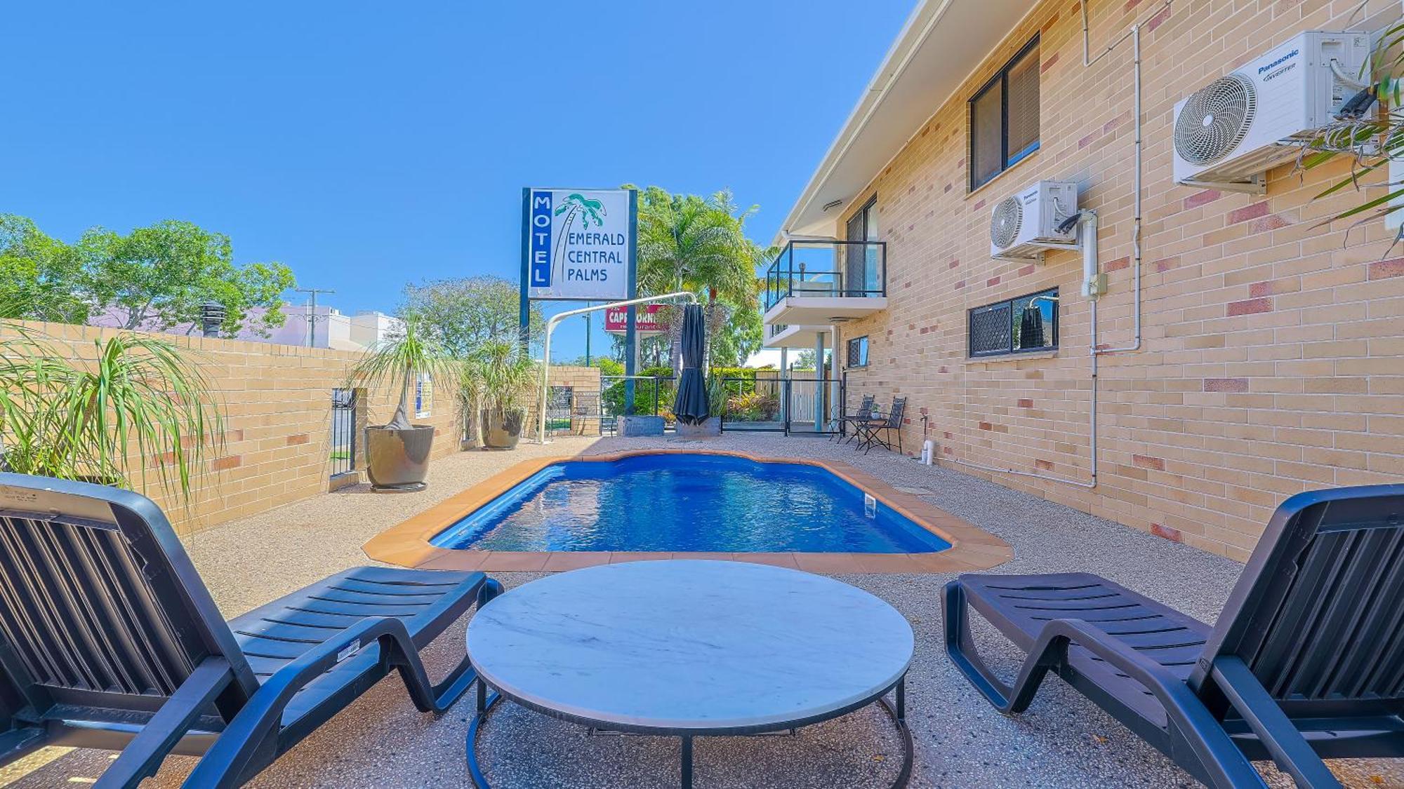 Emerald Central Palms Motel Exteriér fotografie